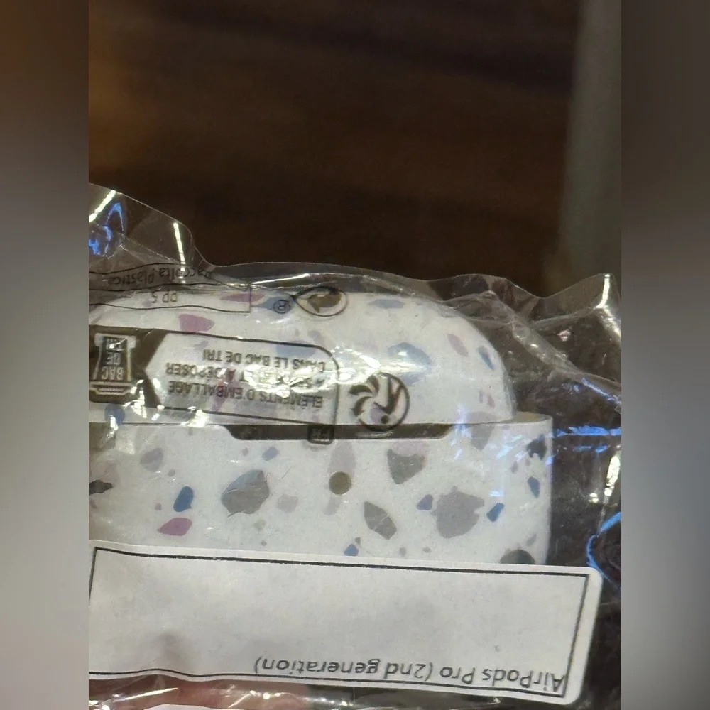 Apple Speckled AirPod Pro (2nd Generation) Case Cover